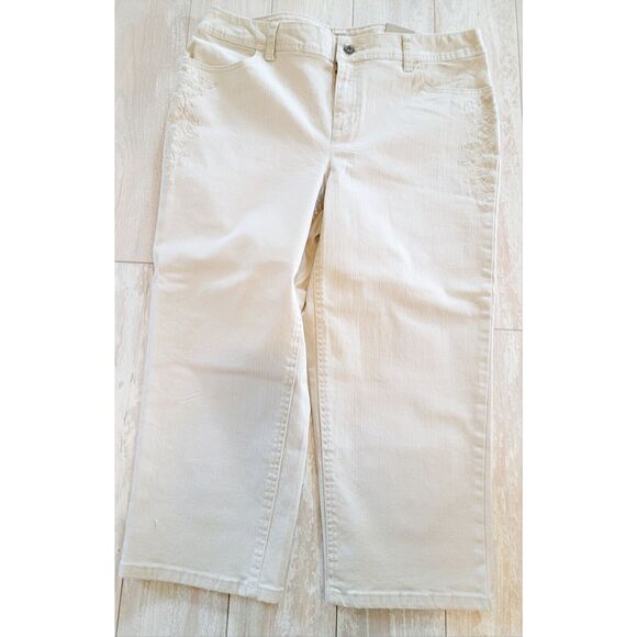 Chico's 1 Crop Pants Tan Tonal Floral Scroll Embroidery‎ Khaki Size 8-10 NWT - Picture 3 of 11